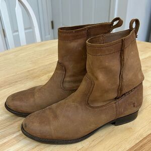 FRYE Cara Short Leather Ankle Boots in Brown Leather Size 9.5